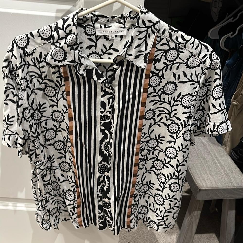 Women’s short sleeve button down blouse